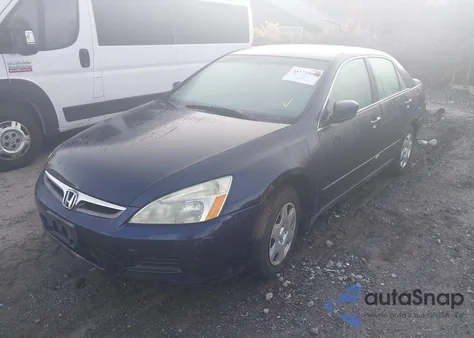2007 Honda Accord 2.4 Lx z USA, uszkodzony, nr VIN 1HGCM564X7A175922